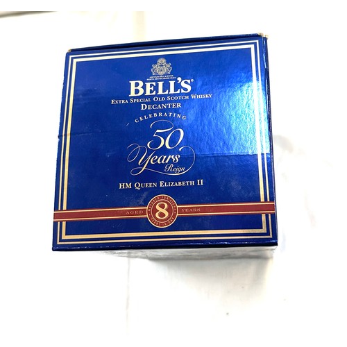 639 - Bell's Celebrating 50 Years Reign HM Queen Elizabeth II Extra special old Scotch whisky decanter sea... 