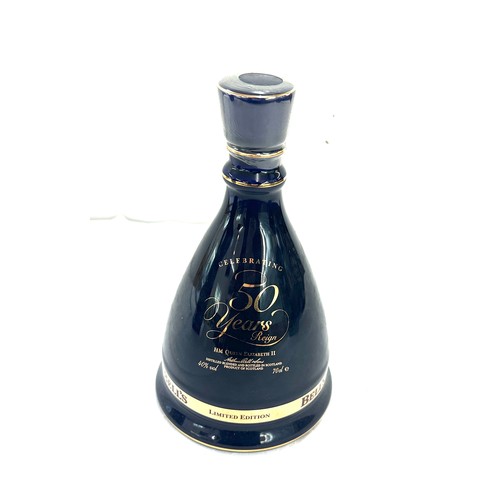 639 - Bell's Celebrating 50 Years Reign HM Queen Elizabeth II Extra special old Scotch whisky decanter sea... 