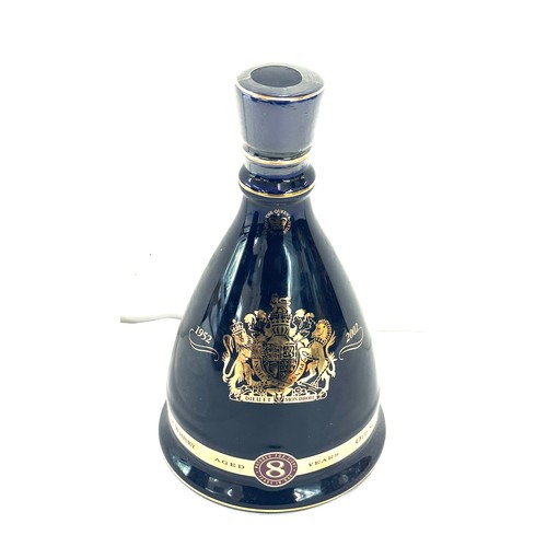 639 - Bell's Celebrating 50 Years Reign HM Queen Elizabeth II Extra special old Scotch whisky decanter sea... 