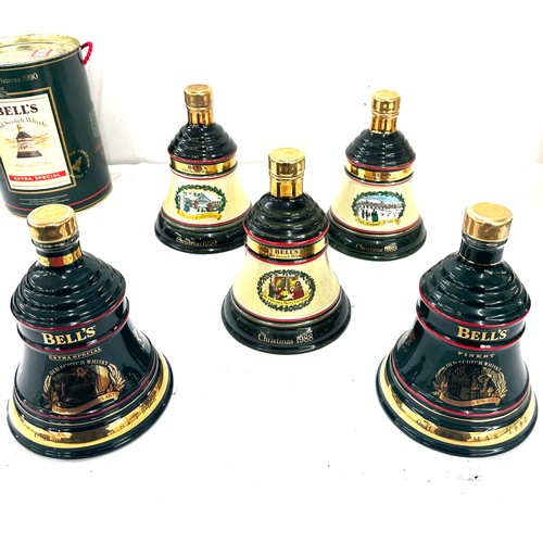 643 - Selection of Bells Old Scotch Whisky Christmas decanters to include Christmas 1990, 1988, 1989, 1992... 