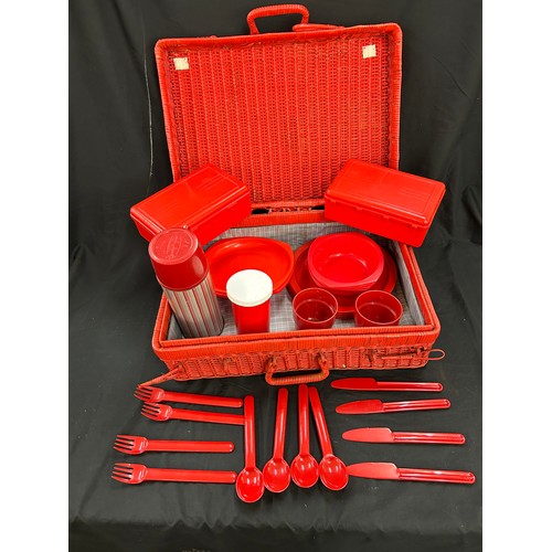 178 - Vintage retro Picnic hamper