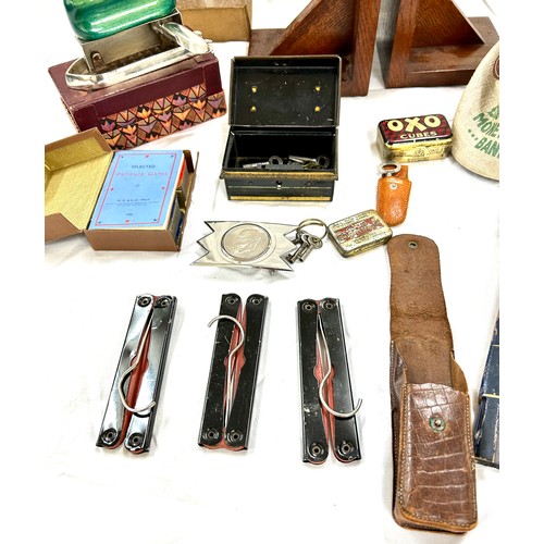 130 - Selection of vintage Bygones to include keys, travelling iron, fan, bookends etc