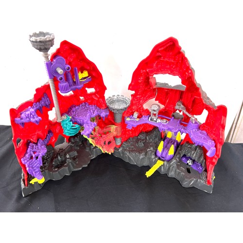 162 - Vintage Mighty Max skull mountain castle with accessories, made by Bluebird