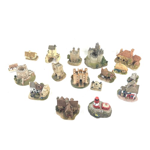 147 - Selection of Lilliput ornaments to include: Britains heritage, Micklegate bar, Tower of London etc