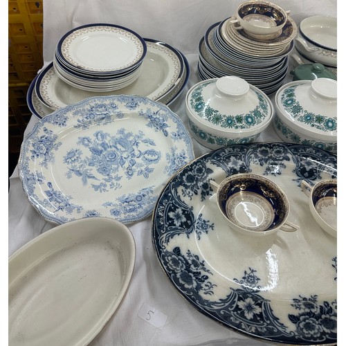 190 - Selection of collectables to include Burleigh ware lidded tureens, Denby, Blue and White meat plates... 