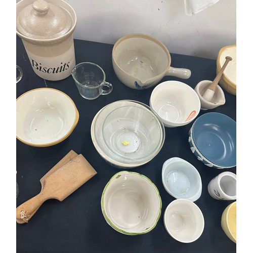 233 - Large selection of kitchenalia to include Jasmine woodsware, biscuit jars, cake tins, mixing bowls e... 