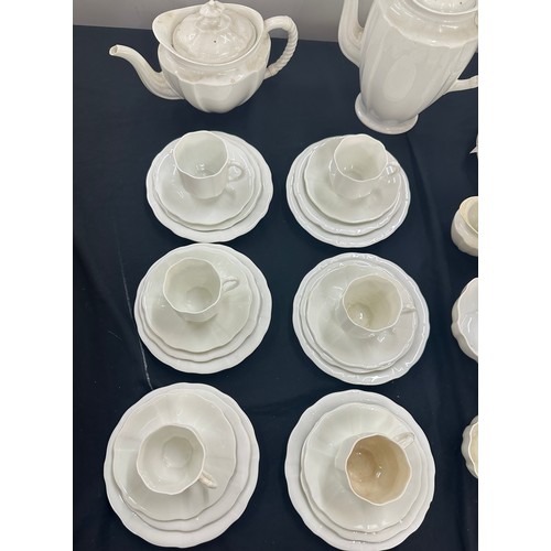 592 - Royal Crown Derby Surrey part tea and coffee sets 839892, comprising of tea, coffee pot, cups, sauce... 