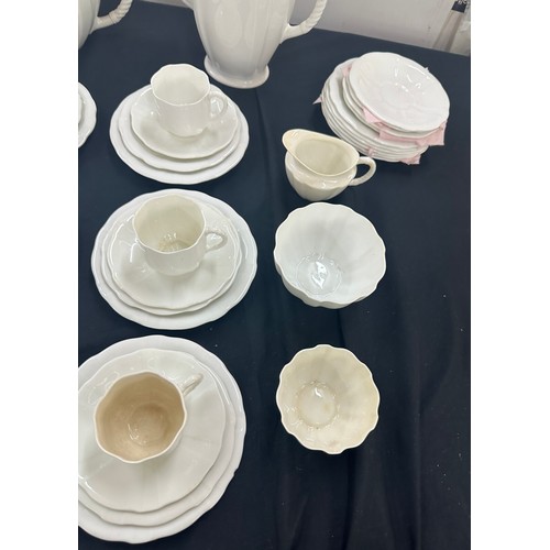 592 - Royal Crown Derby Surrey part tea and coffee sets 839892, comprising of tea, coffee pot, cups, sauce... 