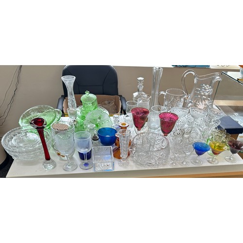 196 - Large selection of assorted glassware to include coloured glass pieces, jugs, glasses, bowl etc