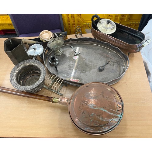 123 - Large selection of metal ware items to include trays, copper bed pan, vases etc