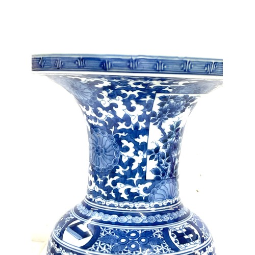 617 - Large  Chinese / Japanese hand painted blue and white oriental vase, approximate height: 12.5cm