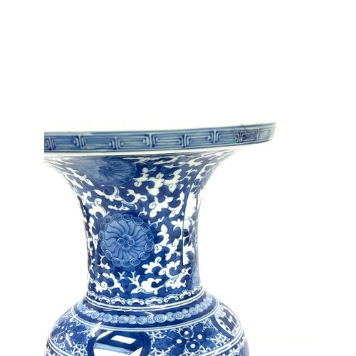 617 - Large  Chinese / Japanese hand painted blue and white oriental vase, approximate height: 12.5cm