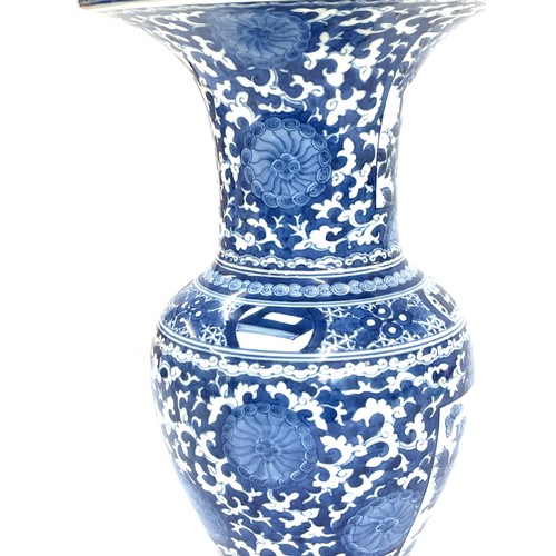 617 - Large  Chinese / Japanese hand painted blue and white oriental vase, approximate height: 12.5cm