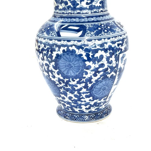 617 - Large  Chinese / Japanese hand painted blue and white oriental vase, approximate height: 12.5cm