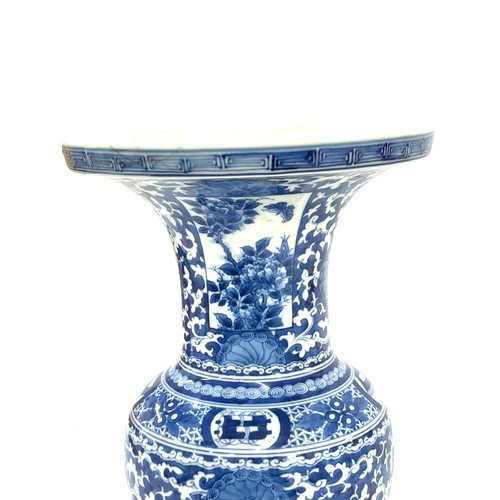 617 - Large  Chinese / Japanese hand painted blue and white oriental vase, approximate height: 12.5cm