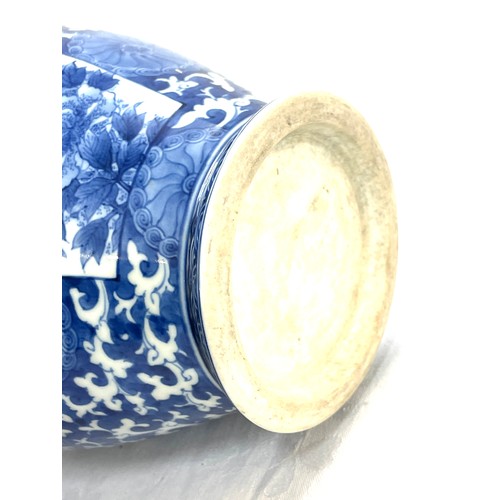 617 - Large  Chinese / Japanese hand painted blue and white oriental vase, approximate height: 12.5cm