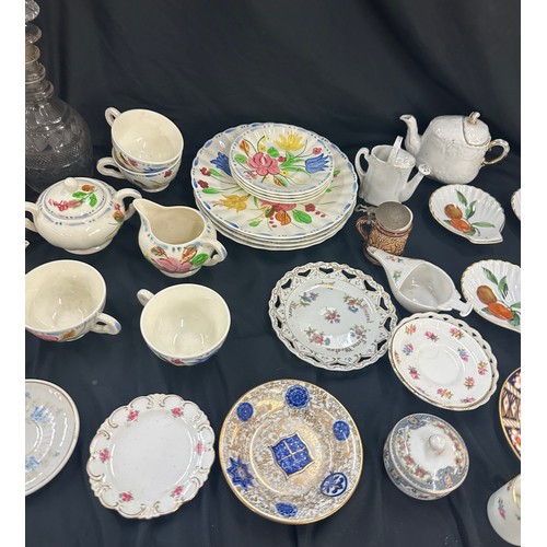 229 - Selection of collectable items includes Royal Crown Derby Imari 6inch plate, Royal Worcester Evesham... 