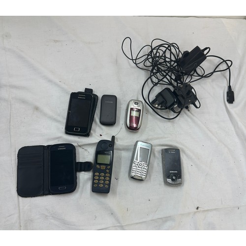 146 - Selection of vintage phones and wires includes nokia, samsung, LG etc