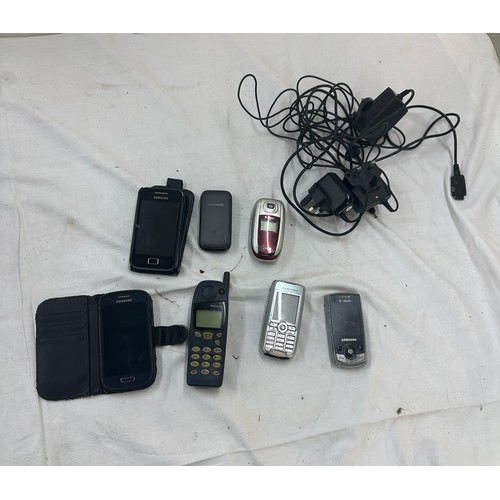 146 - Selection of vintage phones and wires includes nokia, samsung, LG etc