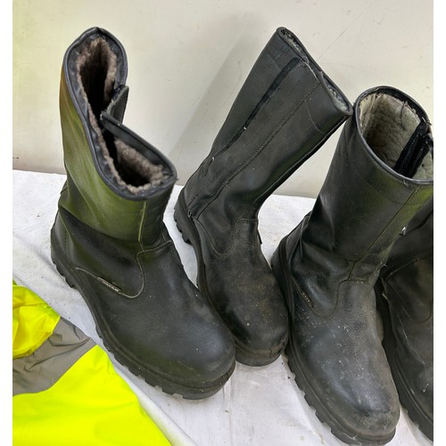 158 - Cofra welder work boots, size  42, 1 brand new and 1 used Hi-Vis jacket