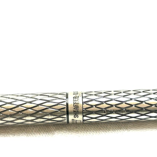 626 - Hallmarked Silver Sheaffer set fountain pen and propelling pencil, 14ct nib, clip in tact, boxed