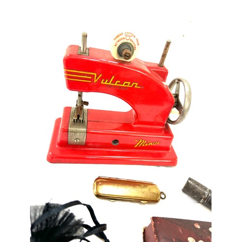 615 - Large selection of vintage and later sewing accessories