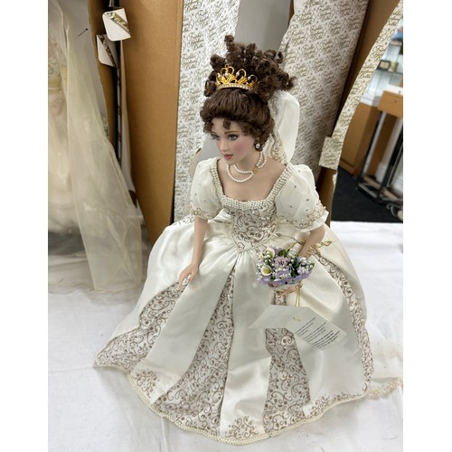 278 - 2 boxed Franklin mint collectors dolls, both on plinths, approximate height: 18 inches including sta... 