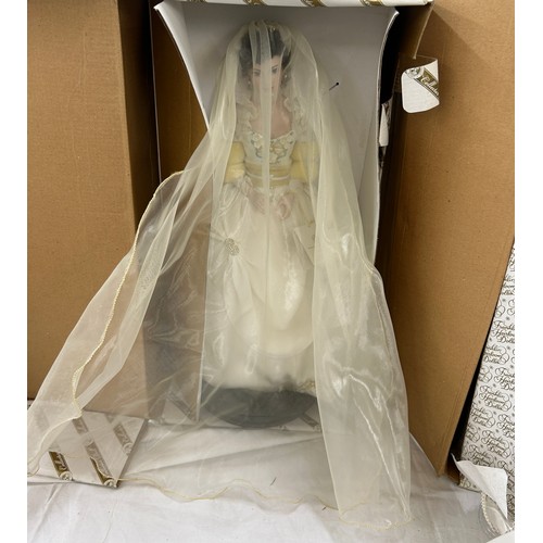 278 - 2 boxed Franklin mint collectors dolls, both on plinths, approximate height: 18 inches including sta... 