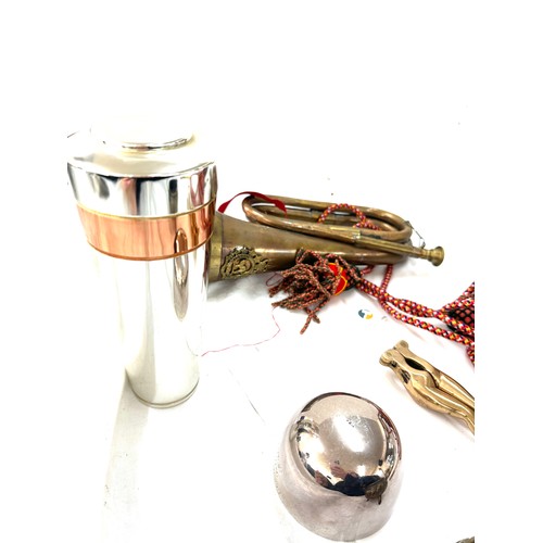 52 - Selection vintage items to include copper and brass horn,  Son nau shaker, nut crackers etc