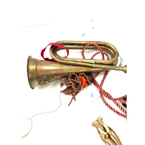 52 - Selection vintage items to include copper and brass horn,  Son nau shaker, nut crackers etc