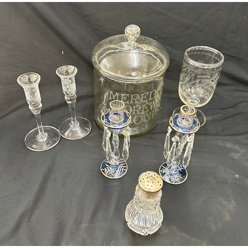 192 - Selection of vintage and later glassware to include a silver top sugar shaker, Meredith and Drew bis... 