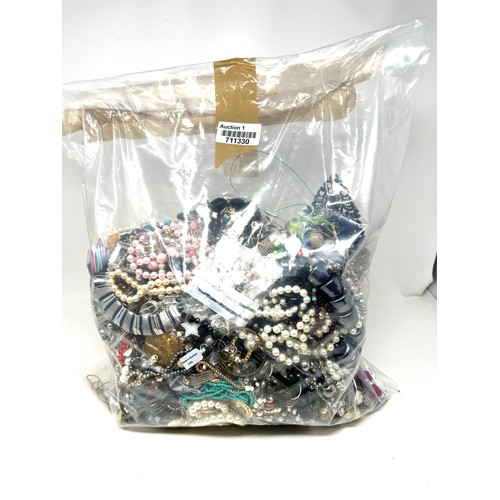 498 - 10kg UNSORTED COSTUME JEWELLERY inc. Bangles, Necklaces, Rings, Earrings.