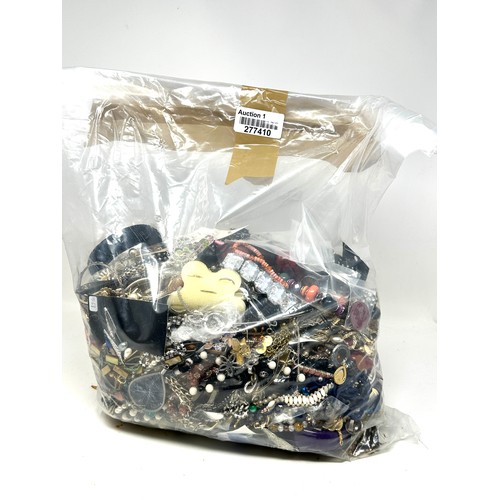 471 - 10kg UNSORTED COSTUME JEWELLERY inc. Bangles, Necklaces, Rings, Earrings.