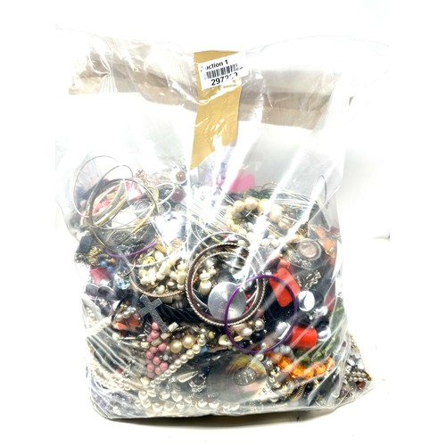 473 - 10kg UNSORTED COSTUME JEWELLERY inc. Bangles, Necklaces, Rings, Earrings.