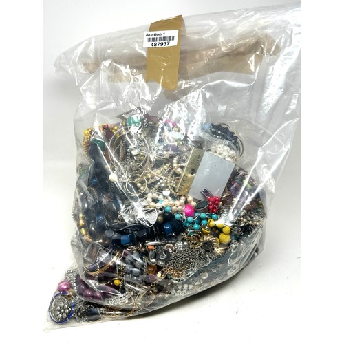 488 - 10kg UNSORTED COSTUME JEWELLERY inc. Bangles, Necklaces, Rings, Earrings.