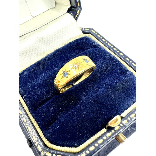 44 - 18ct Gold Diamond & Sapphire Band Ring (2.2g) shank spli