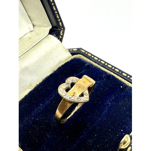 60 - 9ct Gold Love Heart Diamond Buckle Ring (1.3g)