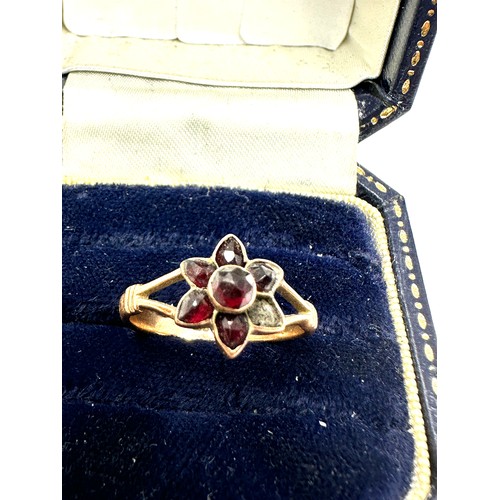 52 - 9ct Gold  Garnet Cluster Ring (2.4g) missing garnet