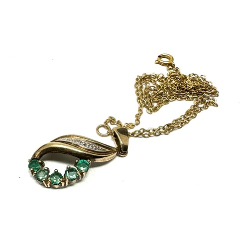 39 - 9c Gold Emerald & Diamond Pendant Necklace (3.3g)