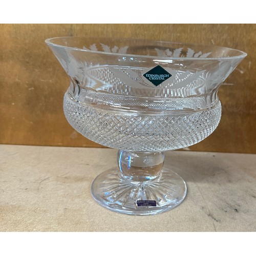 101 - Edinburgh crystal glass thistle large peach melba comporte 6.5 inches tall 8 inches diameter