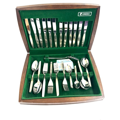 242 - Vintage Oneida stainless steel cutlery set