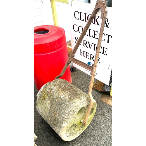 100W - Metal and concrete lawn roller