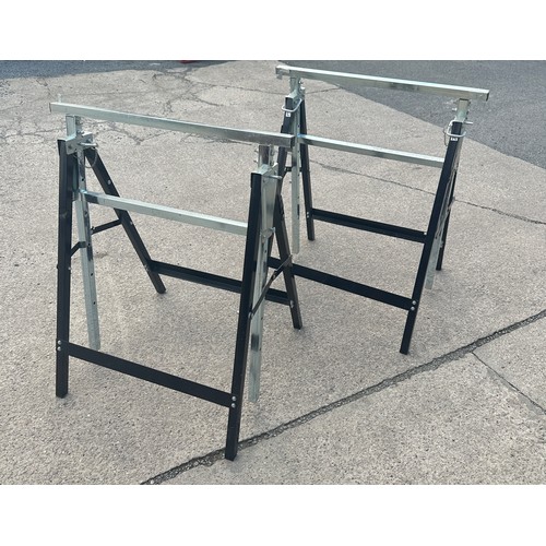 100F - Pair of folding metal trestles adjustable height