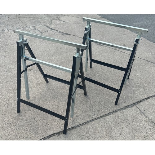 100F - Pair of folding metal trestles adjustable height