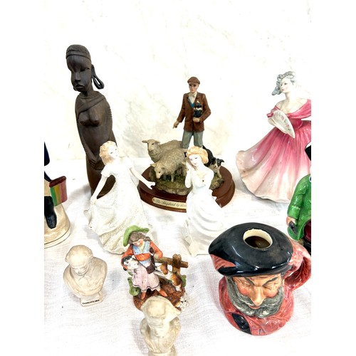 179 - Selection of figures to include Royal Doulton ladies, Elaine, Friendship, sweet dreams, Benaya art p... 