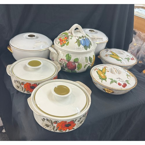 217 - Selection of assorted tureens includes Royal worcester, J&G Meakin etc