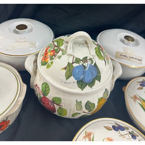 217 - Selection of assorted tureens includes Royal worcester, J&G Meakin etc