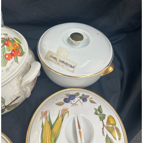 217 - Selection of assorted tureens includes Royal worcester, J&G Meakin etc