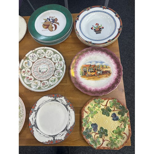 278 - Selection of collectors plates to include Royal Worcester, Wedgwood calander plates, Royal Devon etc