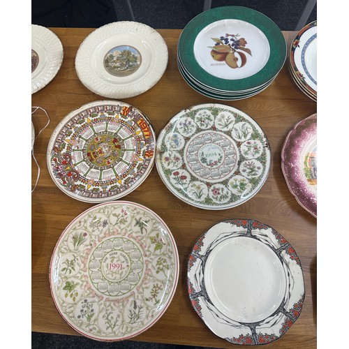 278 - Selection of collectors plates to include Royal Worcester, Wedgwood calander plates, Royal Devon etc